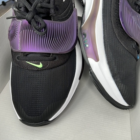 Zoom Freak 3
Basketball Shoes main image 9